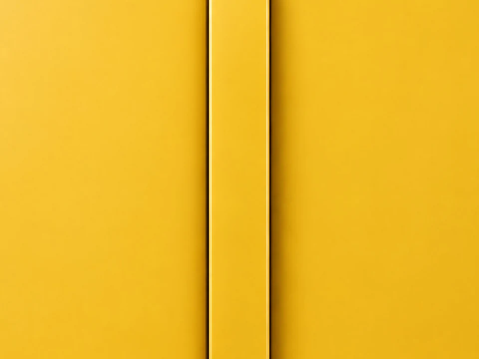 Board with a matching Apple PVC edge band: solid colour